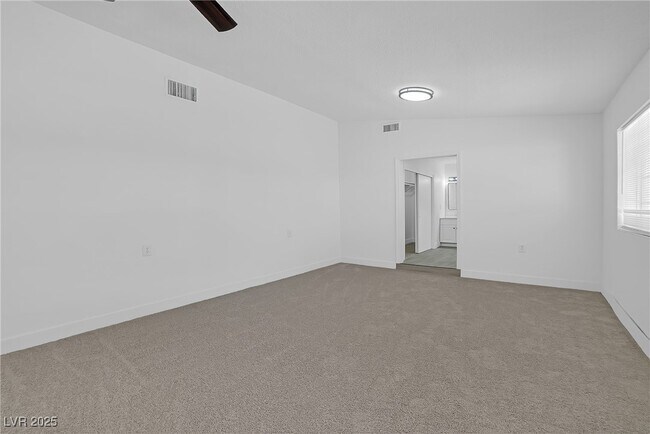 Building Photo - 1608 E McDonald Ave