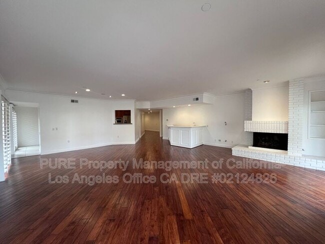 Building Photo - 512 Esplanade
