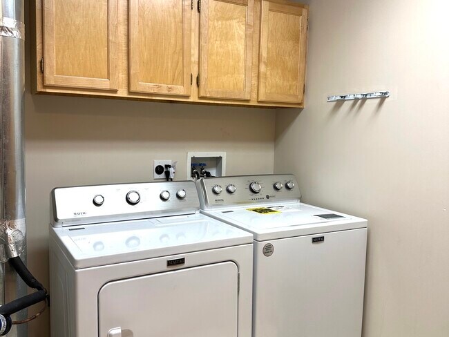 Building Photo - 5340 N Lowell Ave