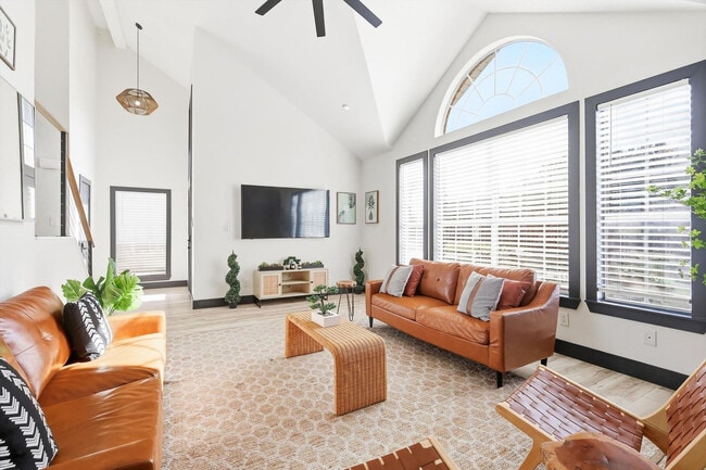 Primary Photo - 6440 Knoll Ridge Dr