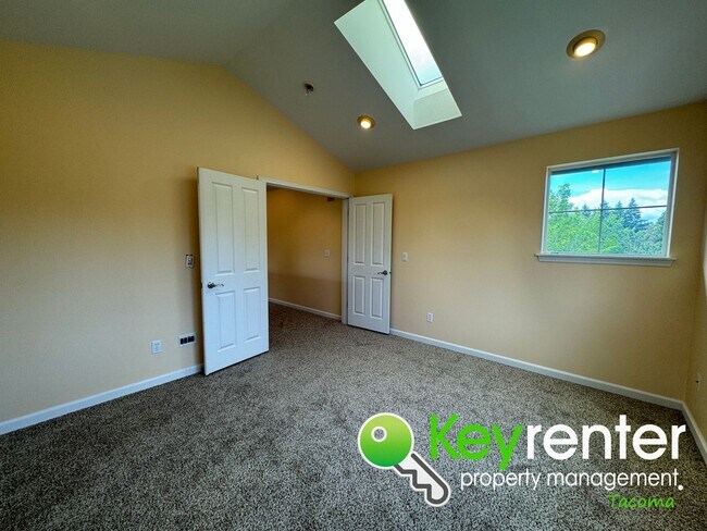 Building Photo - Dream Home on North Shore Golf Course in T...