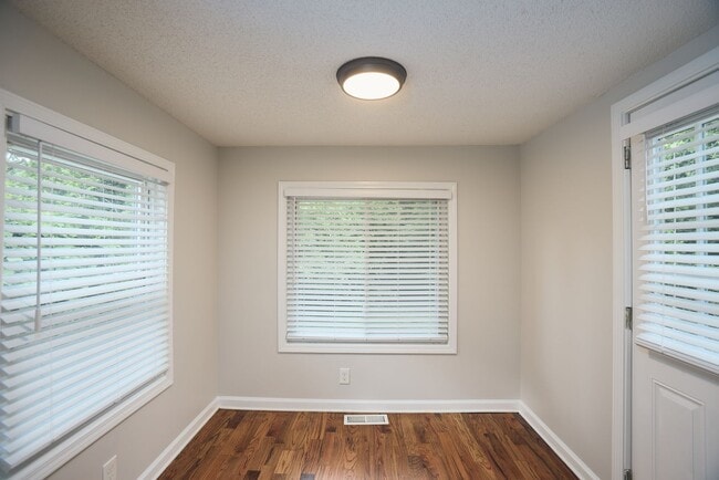 Building Photo - Super cute East Atlanta home with secluded...