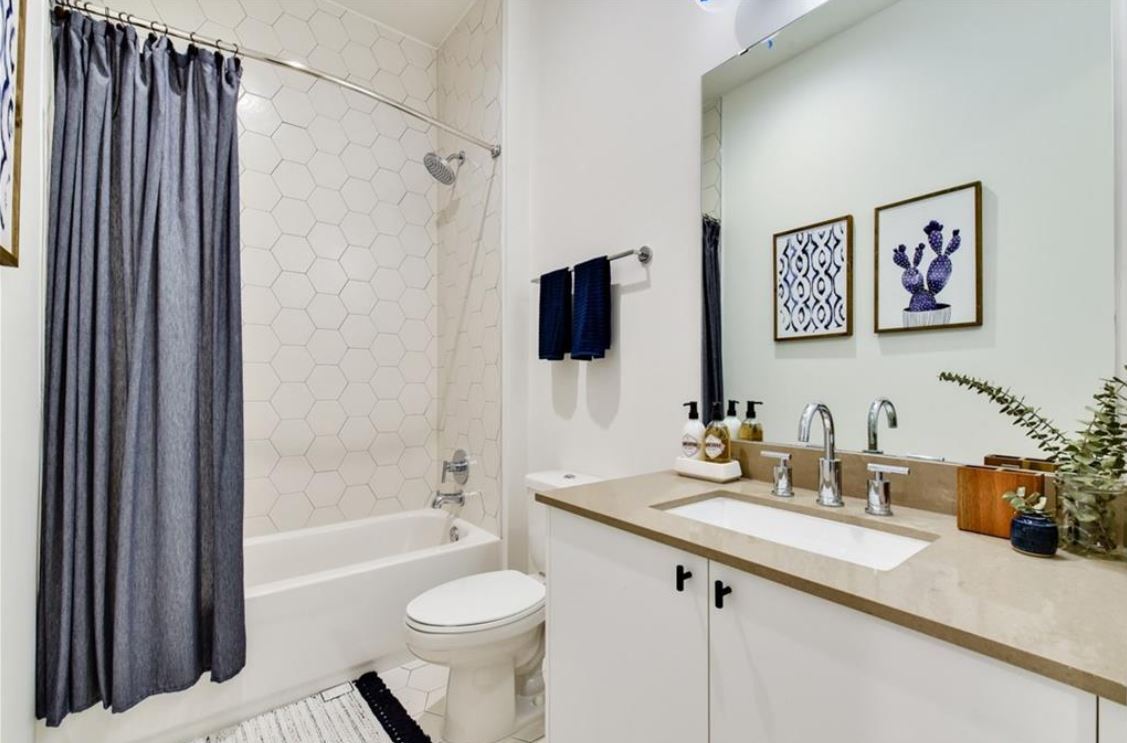 Building Photo - 800 Embassy Dr