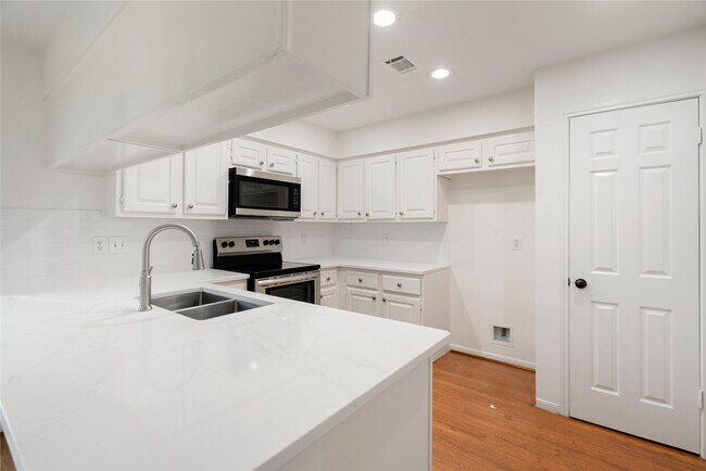Building Photo - 915 S Diamondhead Blvd
