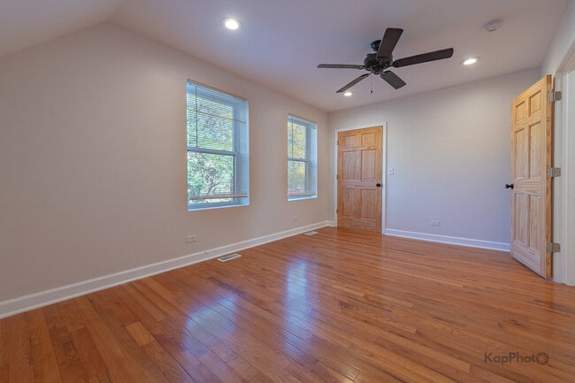 Building Photo - 527 N Ridgeway Ave