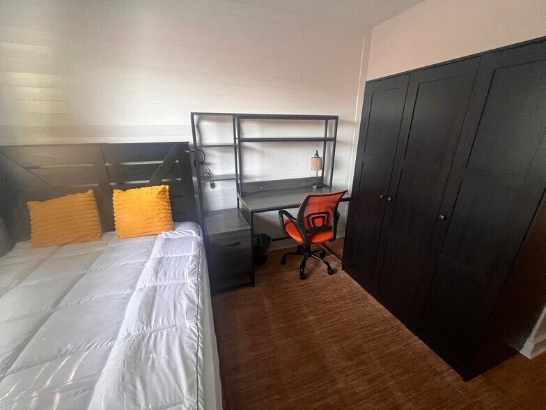 room 2 - 16 Reid St