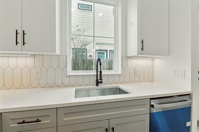 Building Photo - 9902 Clark Rd