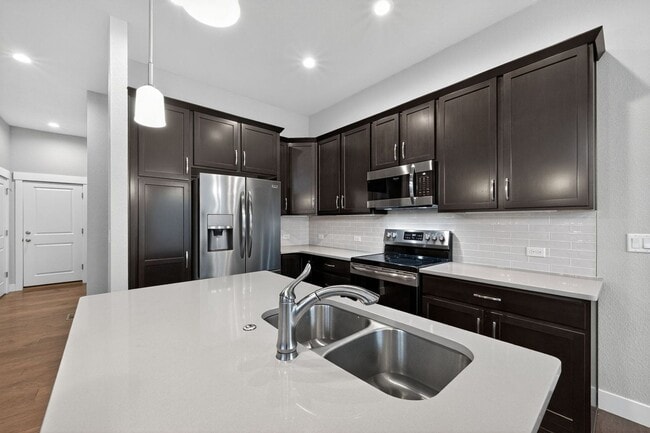 Building Photo - 8479 Cromwell Dr