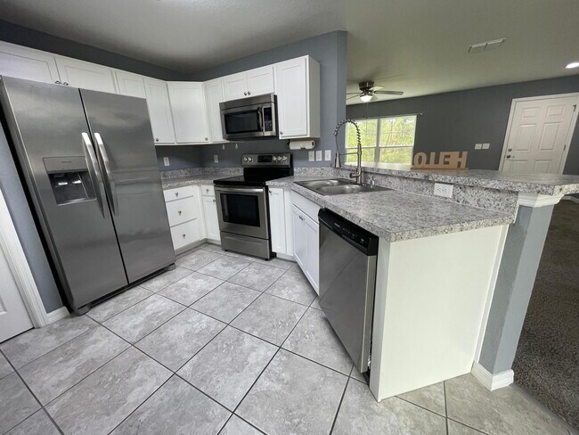 Building Photo - **Beautiful 3 Bd 2 Bath!! AVAILABLE AFTER JUNE 15TH**