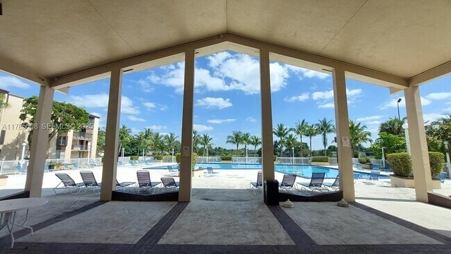 Building Photo - 14211 N Kendall Dr