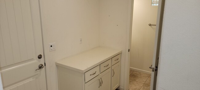 Building Photo - Adorable 3 bedroom 2.5 bath home in West S...