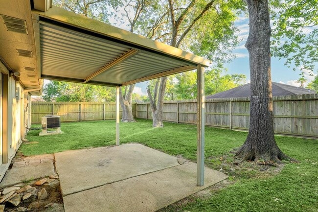 Building Photo - 219 Greenshire Dr