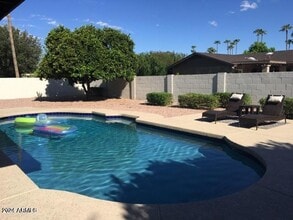 Building Photo - 8046 E Del Caverna Dr