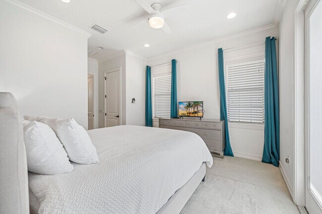 Building Photo - 815 Golden Bear Dr