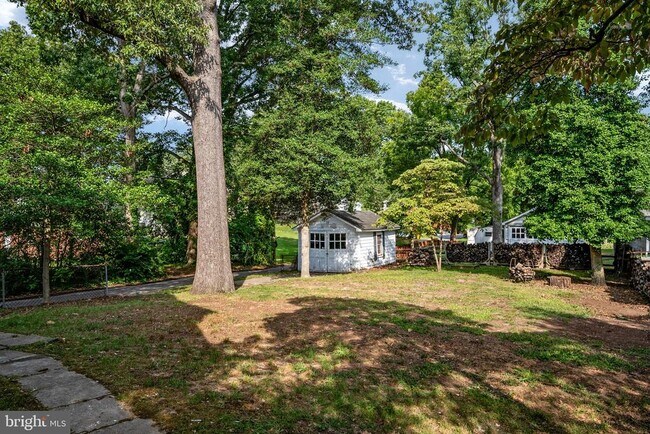 Building Photo - 6 Oak Ln SW