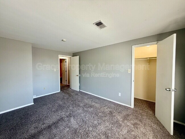 Building Photo - 7899 York St