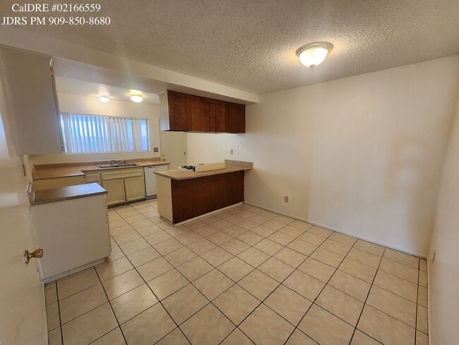 Building Photo - Rancho Cucamonga 2 Bedroom Condo