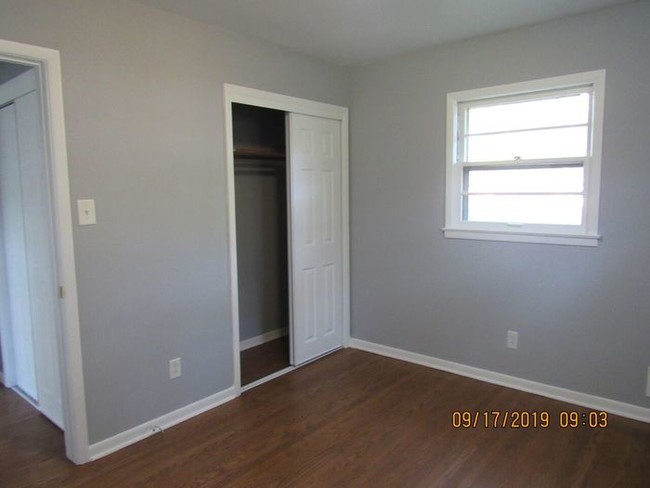 Building Photo - SECTION 8 ACCEPTED - 4550 S Keystone Ave