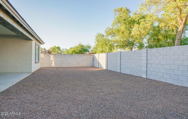 Building Photo - 15815 N 65th Ave