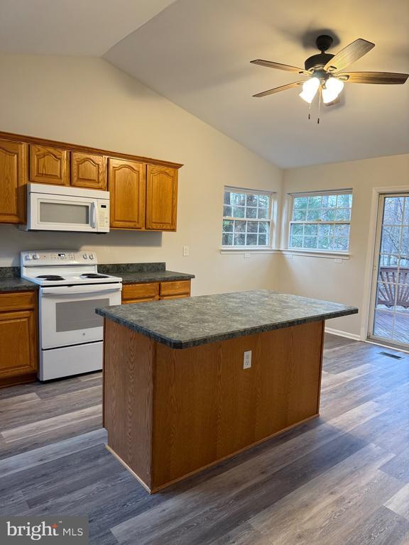 Building Photo - 6407 Sunset Rd