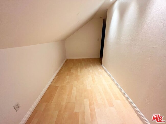 Building Photo - 14744 Magnolia Blvd