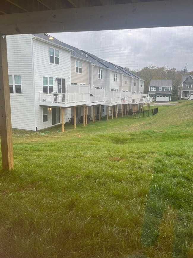 Building Photo - 5981 McComb St