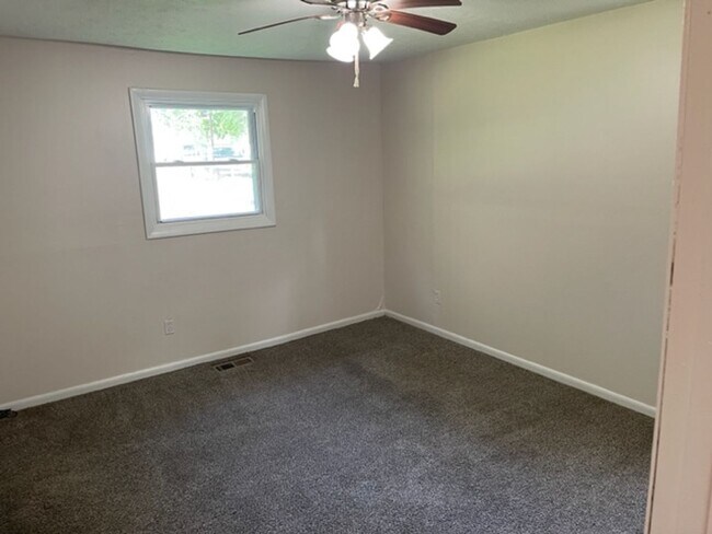 Building Photo - 3 Bedroom Ranch Home