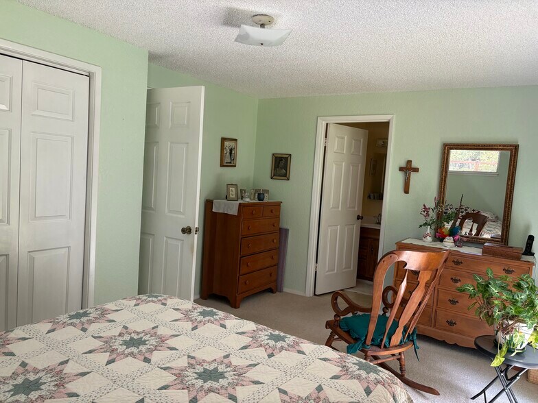 Primary Bedroom - 4917 36th Ave Ct