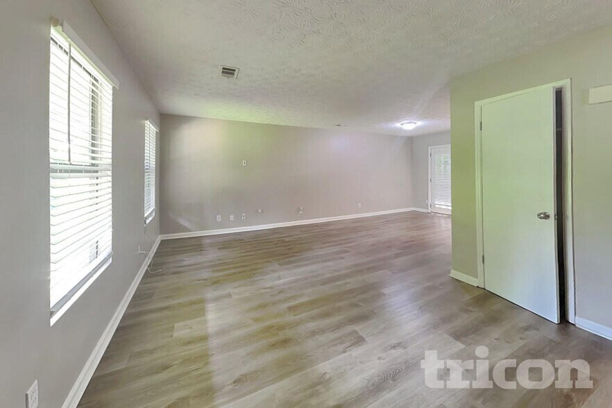 Building Photo - 3341 Goldenchain Dr