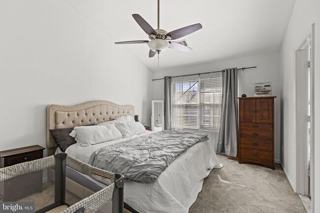 Building Photo - This beautiful 3-bedroom townhome is nestl...
