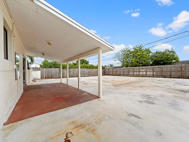 Building Photo - 16321 SW 96th Ave