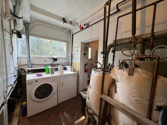 Building Photo - Studio apartment near WWU!