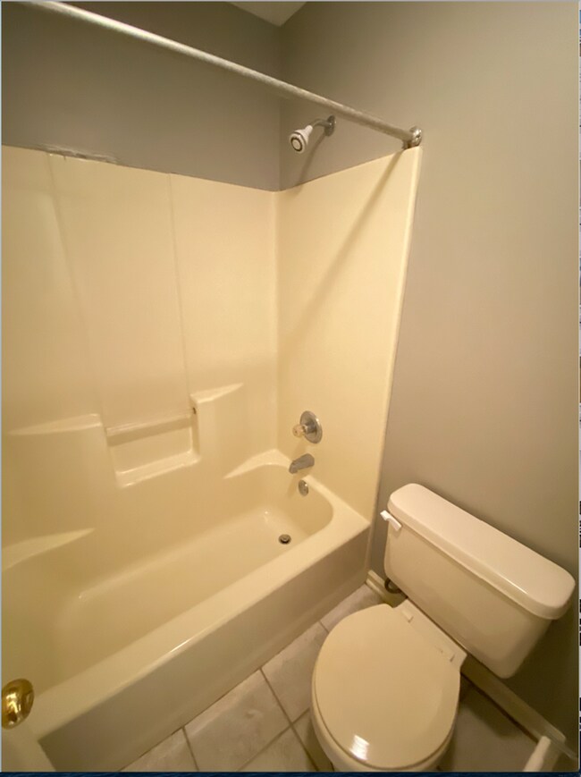 Building Photo - Northpointe Duplex Available for May!