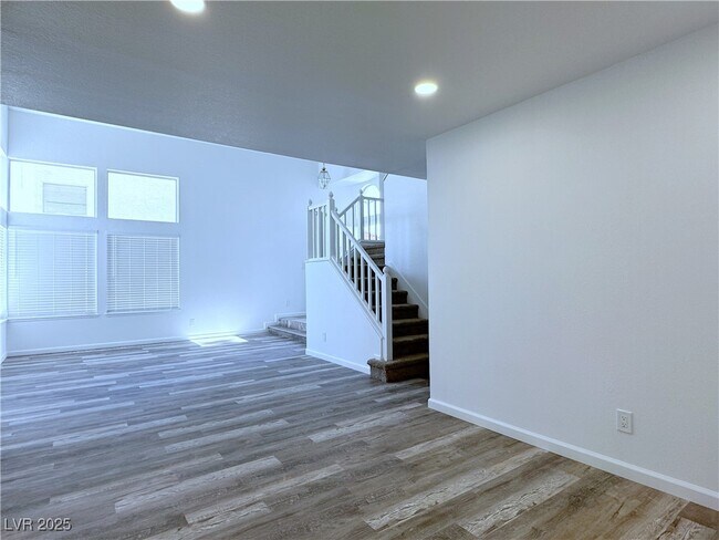 Building Photo - 9821 Cactus View Ave