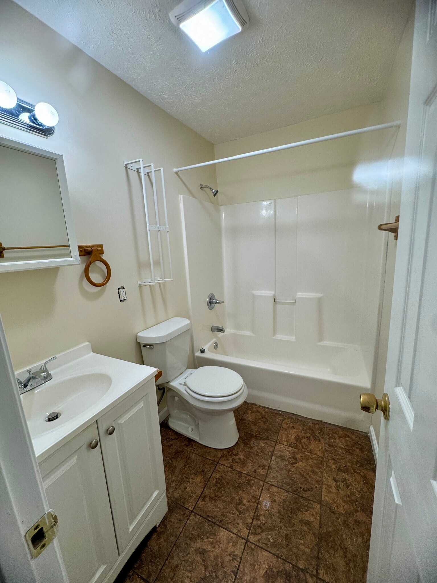 Building Photo - 606 W Sullivan St