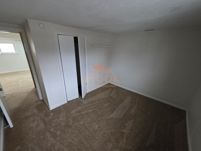 Building Photo - CENTRALLY LOCATED COZY 3 BR HOME