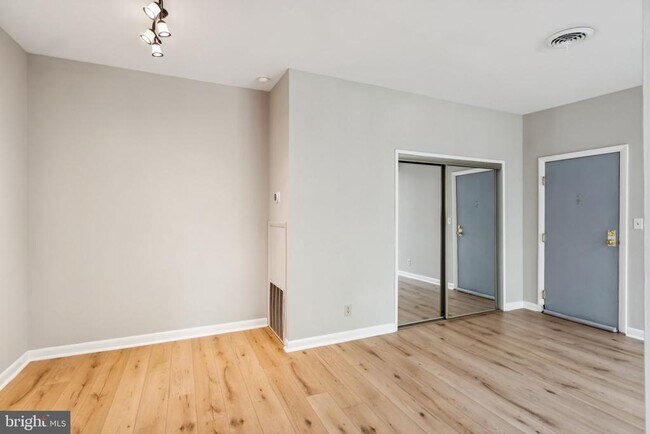 Building Photo - 2802 Dartmouth Rd