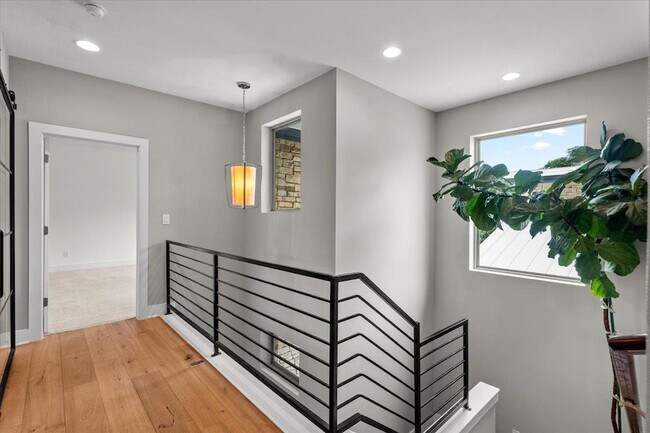 Building Photo - 913 Stobaugh St