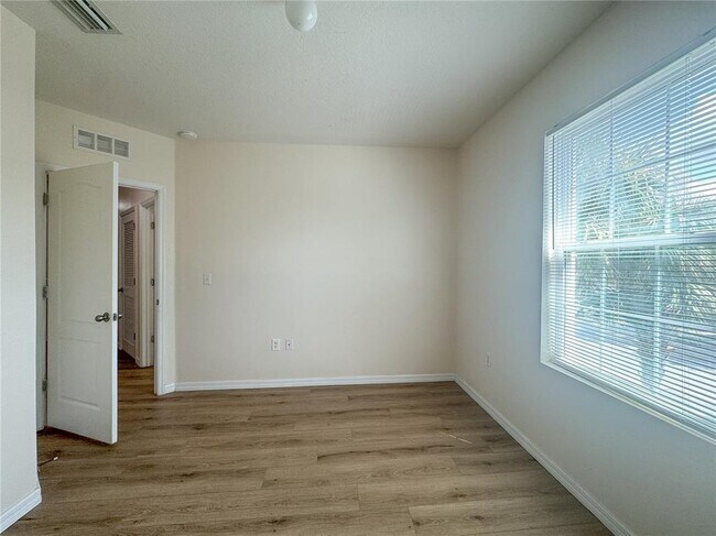 Building Photo - 12823 Buffalo Run Dr
