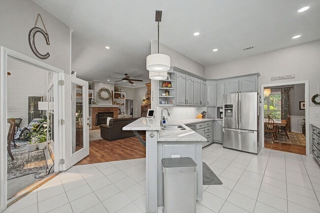 Building Photo - FIVE Bedroom Home in Bluewater Bay