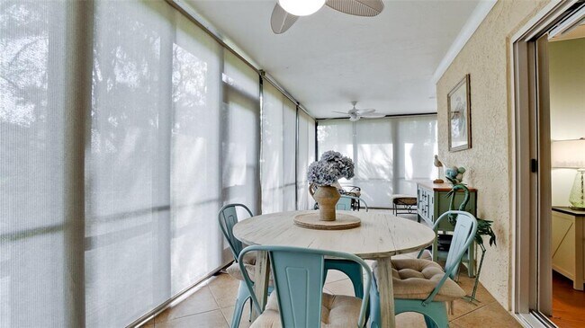 Building Photo - 401 Palm Tree Dr