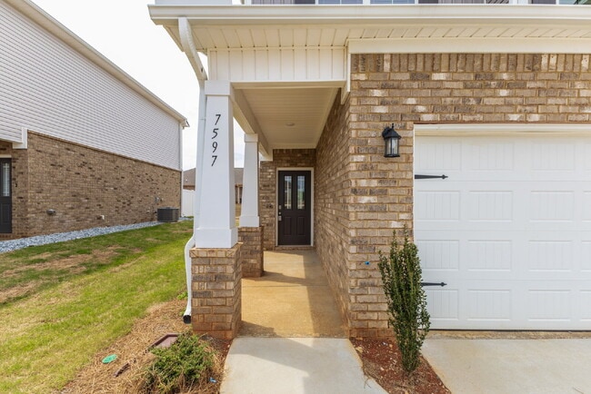 Building Photo - "Charming Newly built 3-Bed Townhouse Retreat with Granite Elegance in Prime Huntsville Location!"