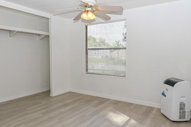 Building Photo - 413 1st St