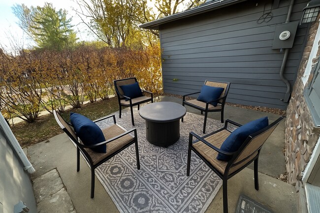 Building Photo - 2220 S 1st Ave