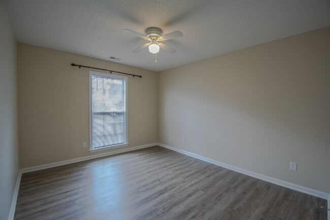 Building Photo - 32 N Sunberry Trail