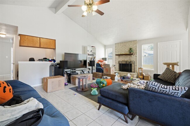 Building Photo - 466 El Toro Ln