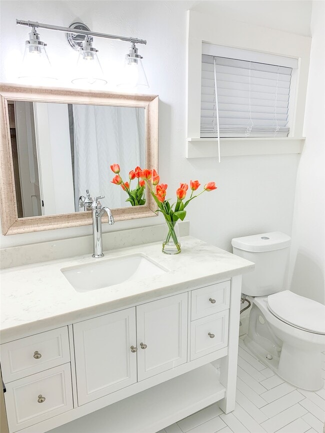 Building Photo - 5 Sandlily Ct