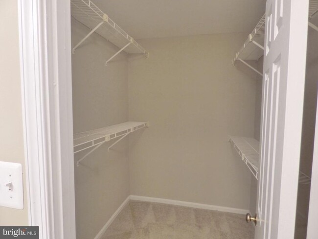 Building Photo - 10127 Ebenshire Ct