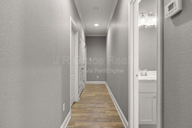 Building Photo - 19 N Shore Cir