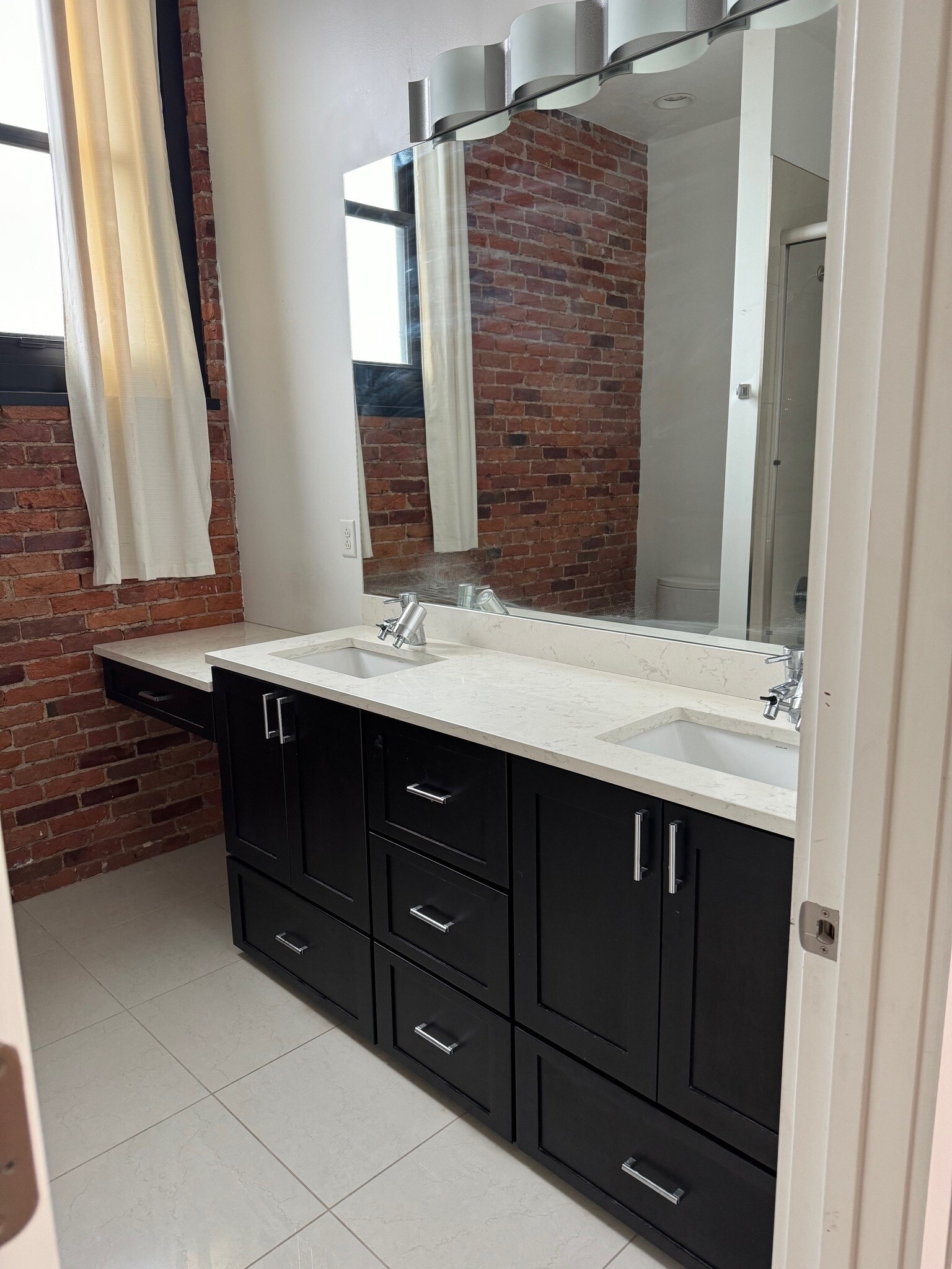 Building Photo - 246 E Main St